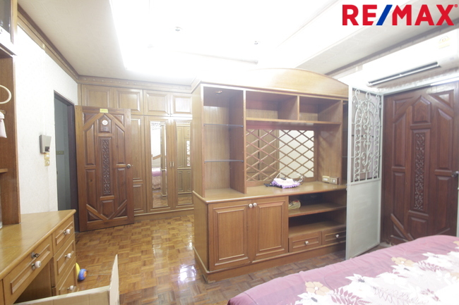 ทาวน์โฮมพาราไดซ์วิลล่า จรัญสนิทวงศ์5 ใกล้รถไฟฟ้าท่าพระ BTSจรัญ13 เดอะมอลล์ท่าพระ บ้านพร้อมอยู่ ตกแต่งแล้ว 3ชั้น 27วา เฟอร์บิวท์อิน เดินทางสะดวก ราคาเจรจาได้