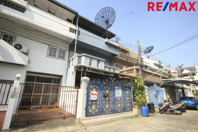 ทาวน์โฮมพาราไดซ์วิลล่า จรัญสนิทวงศ์5 ใกล้รถไฟฟ้าท่าพระ BTSจรัญ13 เดอะมอลล์ท่าพระ บ้านพร้อมอยู่ ตกแต่งแล้ว 3ชั้น 27วา เฟอร์บิวท์อิน เดินทางสะดวก ราคาเจรจาได้