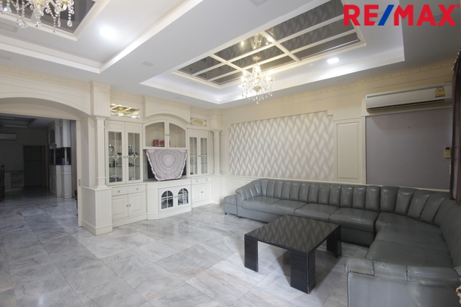 ทาวน์โฮมพาราไดซ์วิลล่า จรัญสนิทวงศ์5 ใกล้รถไฟฟ้าท่าพระ BTSจรัญ13 เดอะมอลล์ท่าพระ บ้านพร้อมอยู่ ตกแต่งแล้ว 3ชั้น 27วา เฟอร์บิวท์อิน เดินทางสะดวก ราคาเจรจาได้