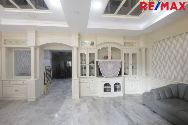 ทาวน์โฮมพาราไดซ์วิลล่า จรัญสนิทวงศ์5 ใกล้รถไฟฟ้าท่าพระ BTSจรัญ13 เดอะมอลล์ท่าพระ บ้านพร้อมอยู่ ตกแต่งแล้ว 3ชั้น 27วา เฟอร์บิวท์อิน เดินทางสะดวก ราคาเจรจาได้