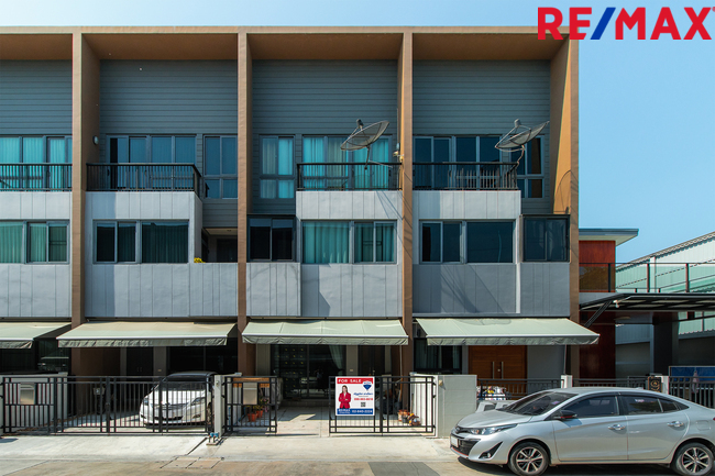 ขายบ้านกลางเมือง สาทร – สุขสวัสดิ์ ทาวน์โฮม 3 ชั้น ในซอยสุขสวัสดิ์ 39 ถูกสุดในโครงการ วิวสะพานภูมิพล