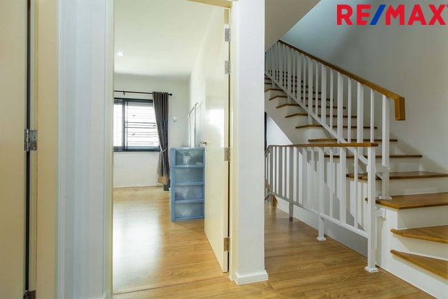 ขายบ้านกลางเมือง สาทร – สุขสวัสดิ์ ทาวน์โฮม 3 ชั้น ในซอยสุขสวัสดิ์ 39 ถูกสุดในโครงการ วิวสะพานภูมิพล