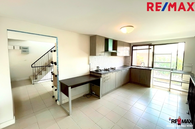 ขาย ทาวน์โฮม 3.5 ชั้น 2 คูหา ถ.เพชรเกษม 81 โครงการ Siri Avenue Phetkasem 81 (สิริ อเวนิว เพชรเกษม 81) ราคาขาย 10.95 Mb. / เช่า 60,000 บาทต่อเดือน สัญญา 1 ปีขึ้นไป มัดจำ 3 เดือน