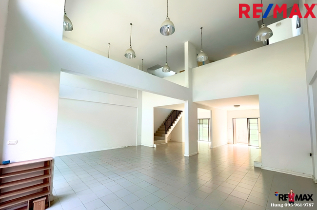 ขาย ทาวน์โฮม 3.5 ชั้น 2 คูหา ถ.เพชรเกษม 81 โครงการ Siri Avenue Phetkasem 81 (สิริ อเวนิว เพชรเกษม 81) ราคาขาย 10.95 Mb. / เช่า 60,000 บาทต่อเดือน สัญญา 1 ปีขึ้นไป มัดจำ 3 เดือน