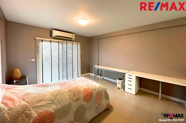 ขาย ทาวน์โฮม 3.5 ชั้น 2 คูหา ถ.เพชรเกษม 81 โครงการ Siri Avenue Phetkasem 81 (สิริ อเวนิว เพชรเกษม 81) ราคาขาย 10.95 Mb. / เช่า 60,000 บาทต่อเดือน สัญญา 1 ปีขึ้นไป มัดจำ 3 เดือน