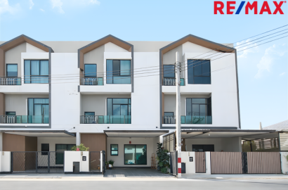 ขายทาวน์โฮม มิวส์ เทียนทะเล 3 ชั้น ถนนเมน บ้านหน้ากว้าง 7.5 เมตร 25.3 ตร.วา ราคา 4.59 ล้าน