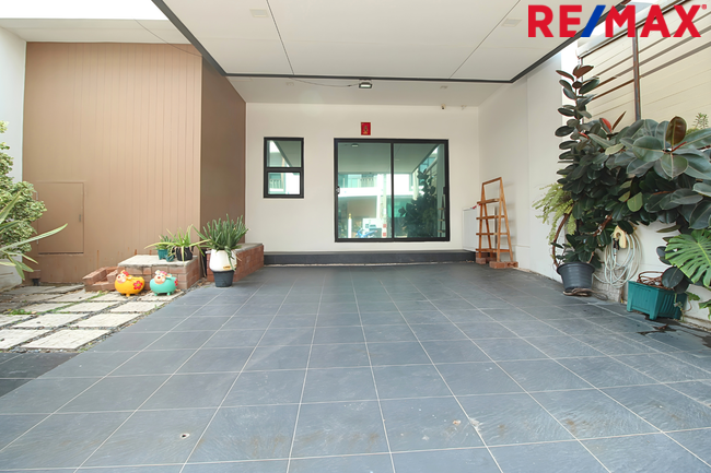 ขายทาวน์โฮม มิวส์ เทียนทะเล 3 ชั้น ถนนเมน บ้านหน้ากว้าง 7.5 เมตร 25.3 ตร.วา ราคา 4.59 ล้าน