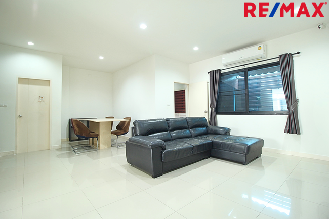 ขายทาวน์โฮม มิวส์ เทียนทะเล 3 ชั้น ถนนเมน บ้านหน้ากว้าง 7.5 เมตร 25.3 ตร.วา ราคา 4.59 ล้าน