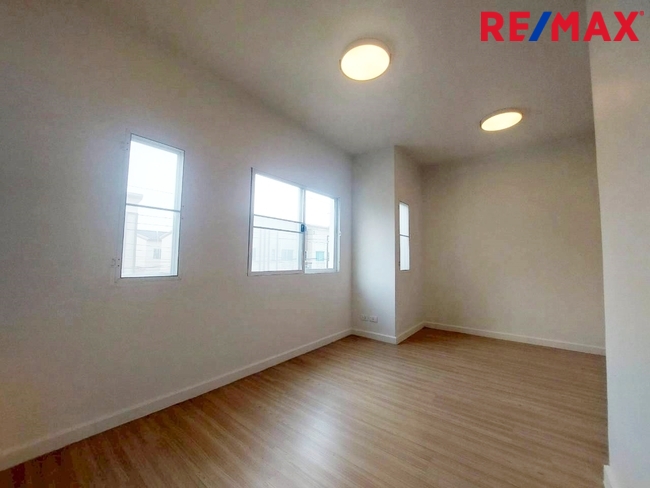 ขายด่วน! ทาวน์โฮมหลังมุม รีโนเวทใหม่ พร้อมอยู่ @ พลีโน เพชรเกษม 81