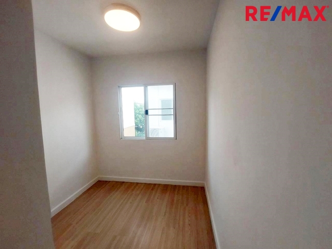 ขายด่วน! ทาวน์โฮมหลังมุม รีโนเวทใหม่ พร้อมอยู่ @ พลีโน เพชรเกษม 81