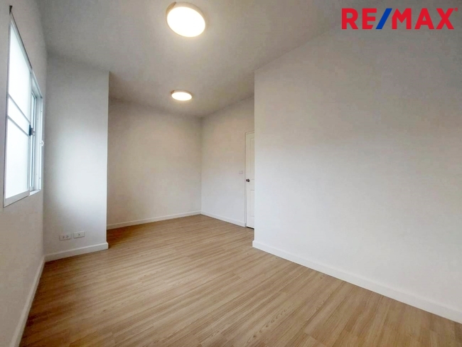 ขายด่วน! ทาวน์โฮมหลังมุม รีโนเวทใหม่ พร้อมอยู่ @ พลีโน เพชรเกษม 81