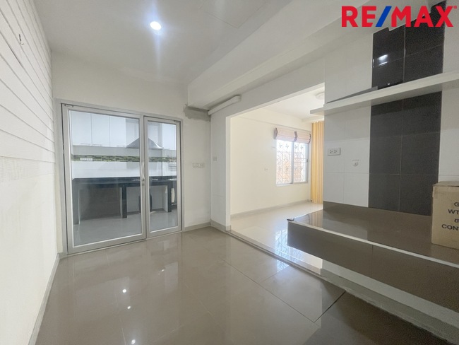 ขายทาวน์เฮ้าส์ หลังมุม แบริ่ง 58 หมู่บ้านศุภาลัย วิลล์ แบริ่ง Supalai Ville Bearingสุขุมวิท บางนา อ่อนนุช สุวรรณภูมิ BTS สายสีเขียวและสายสีเหลือง ใกล้โรงเรียนเซนต์โยเซฟ โรงเรียนนานาชาติและสนามบินสุวรรณภูมิ