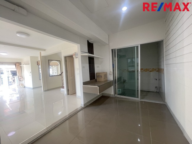 ขายทาวน์เฮ้าส์ หลังมุม แบริ่ง 58 หมู่บ้านศุภาลัย วิลล์ แบริ่ง Supalai Ville Bearingสุขุมวิท บางนา อ่อนนุช สุวรรณภูมิ BTS สายสีเขียวและสายสีเหลือง ใกล้โรงเรียนเซนต์โยเซฟ โรงเรียนนานาชาติและสนามบินสุวรรณภูมิ