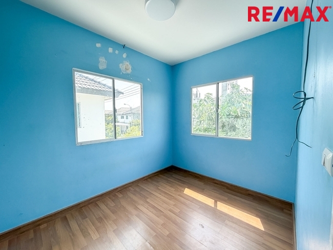 บ้านพฤกษา(คู้ขวา)เลียบวารี-มีนบุรี { บ้านหลังมุม 28.10 ตร.ว. } ใกล้ห้างแม็คโครหนองจอก มีพื้นที่ข้างบ้าน ต่อเติมห้องครัว ห้องอเนกประสงค์ หน้าบ้านมีห้องกระจกบานสไลด์ขนาดใหญ่