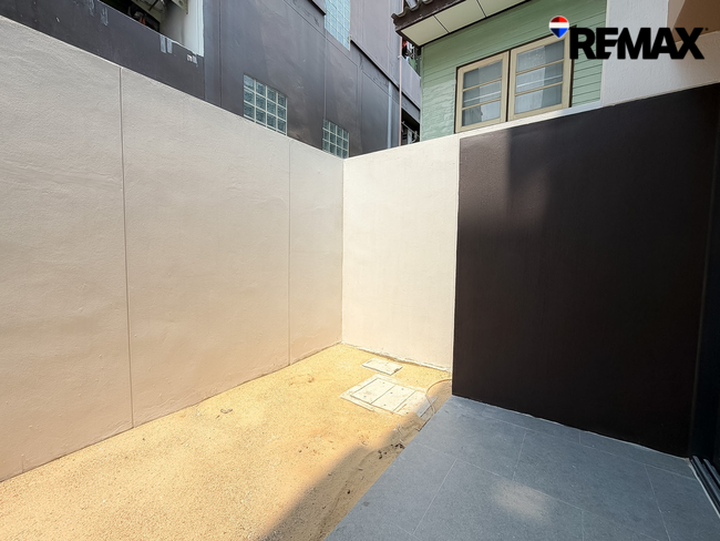 ทาวน์โฮมหรู 3.5 ชั้น The Cabinet 29 (เดอะ คาบิเน็ต ทเวนตีไนน์) ถนนประเสริฐมนูกิจ-รามอินทรา - เกษตร-นวมินทร์ พื้นที่ใช้สอยกว่า 250 ตร.ม.