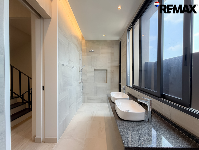 ทาวน์โฮมหรู 3.5 ชั้น The Cabinet 29 (เดอะ คาบิเน็ต ทเวนตีไนน์) ถนนประเสริฐมนูกิจ-รามอินทรา - เกษตร-นวมินทร์ พื้นที่ใช้สอยกว่า 250 ตร.ม.