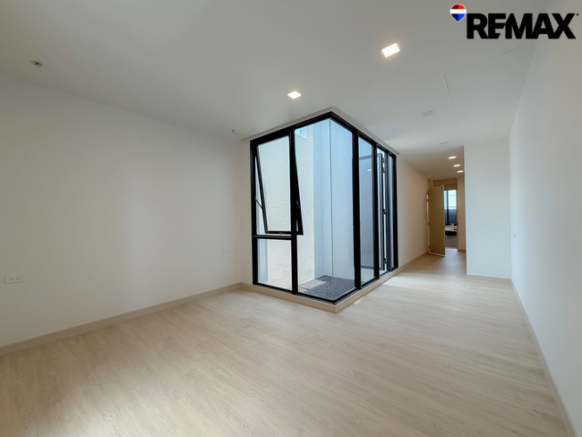 ทาวน์โฮมหรู 3.5 ชั้น The Cabinet 29 (เดอะ คาบิเน็ต ทเวนตีไนน์) ถนนประเสริฐมนูกิจ-รามอินทรา - เกษตร-นวมินทร์ พื้นที่ใช้สอยกว่า 250 ตร.ม.