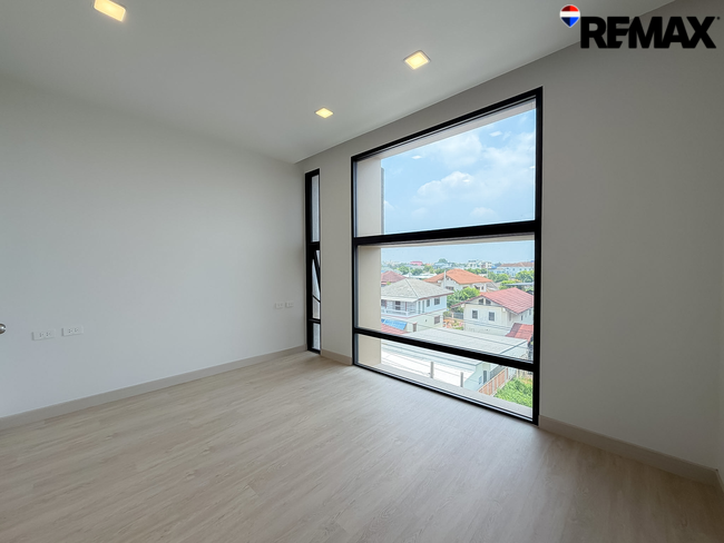 ทาวน์โฮมหรู 3.5 ชั้น The Cabinet 29 (เดอะ คาบิเน็ต ทเวนตีไนน์) ถนนประเสริฐมนูกิจ-รามอินทรา - เกษตร-นวมินทร์ พื้นที่ใช้สอยกว่า 250 ตร.ม.