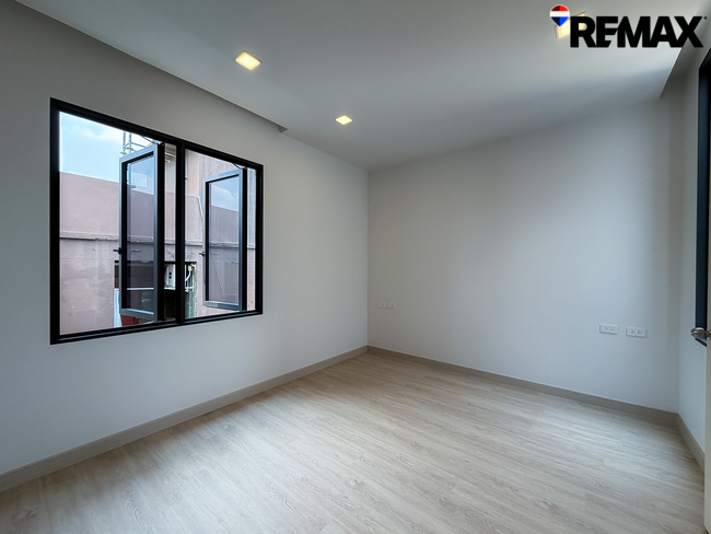 ทาวน์โฮมหรู 3.5 ชั้น The Cabinet 29 (เดอะ คาบิเน็ต ทเวนตีไนน์) ถนนประเสริฐมนูกิจ-รามอินทรา - เกษตร-นวมินทร์ พื้นที่ใช้สอยกว่า 250 ตร.ม.