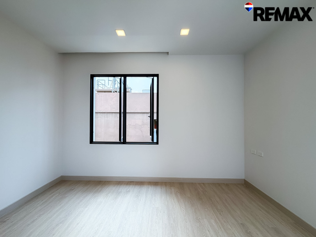 ทาวน์โฮมหรู 3.5 ชั้น The Cabinet 29 (เดอะ คาบิเน็ต ทเวนตีไนน์) ถนนประเสริฐมนูกิจ-รามอินทรา - เกษตร-นวมินทร์ พื้นที่ใช้สอยกว่า 250 ตร.ม.