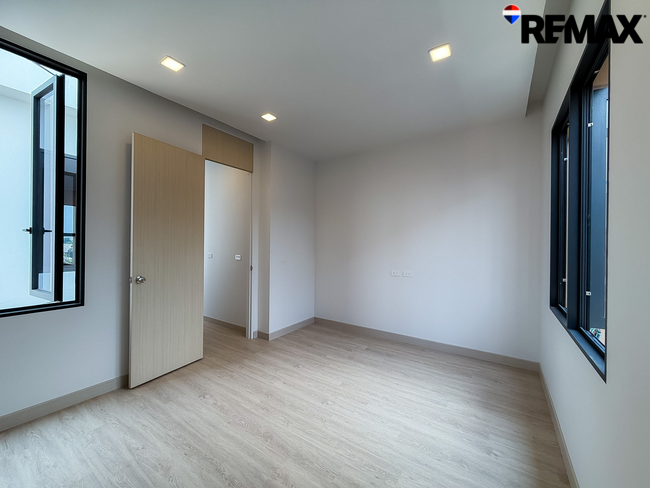 ทาวน์โฮมหรู 3.5 ชั้น The Cabinet 29 (เดอะ คาบิเน็ต ทเวนตีไนน์) ถนนประเสริฐมนูกิจ-รามอินทรา - เกษตร-นวมินทร์ พื้นที่ใช้สอยกว่า 250 ตร.ม.