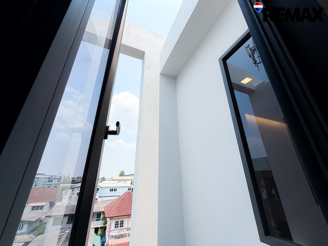 ทาวน์โฮมหรู 3.5 ชั้น The Cabinet 29 (เดอะ คาบิเน็ต ทเวนตีไนน์) ถนนประเสริฐมนูกิจ-รามอินทรา - เกษตร-นวมินทร์ พื้นที่ใช้สอยกว่า 250 ตร.ม.