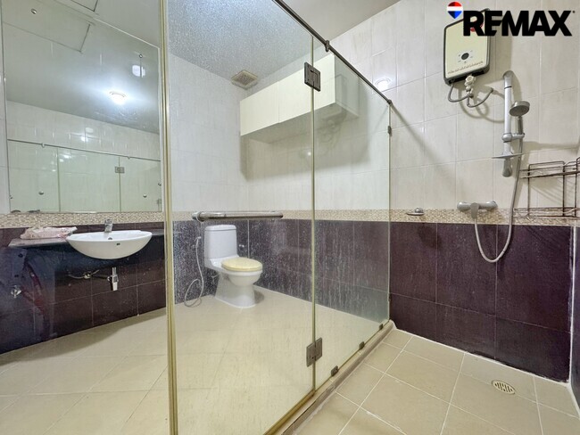 ถูกที่สุดในโครงการ! ขายทาวน์โฮม บ้านกลางเมือง มอนติ-คาร์โล รัชวิภา 3 ชั้น หน้าสวนส่วนกลาง จอดรถ 3 คัน ใกล้รถไฟฟ้า 480 เมตร ตำแหน่ง Rare Item! หน้าบ้านไม่ชนใคร