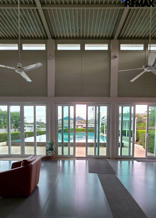(มาใหม่!) Townhome 3 ห้องนอน, The Terrace พระราม 2-ท่าข้าม ( ขายพร้อมผู้เช่า ในราคาดีสุดๆ!!ได้เงินส่วนต่างทันที) "ได้ Yield เกือบ 7%"