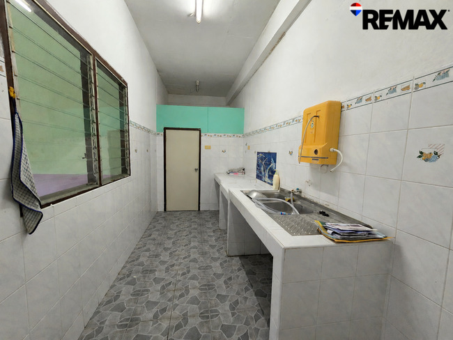 ขายทาวน์เฮ้าส์ 2 ชั้น หลังใหญ่ เนื้อที่ 30 ตร.ว. 4 ห้องนอน ซอยเพชรเกษม 79 แยก 9 หนองแขม
