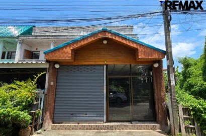 ขายทาวน์เฮ้าส์ 2 ชั้น หลังใหญ่ เนื้อที่ 30 ตร.ว. 4 ห้องนอน ซอยเพชรเกษม 79 แยก 9 หนองแขม