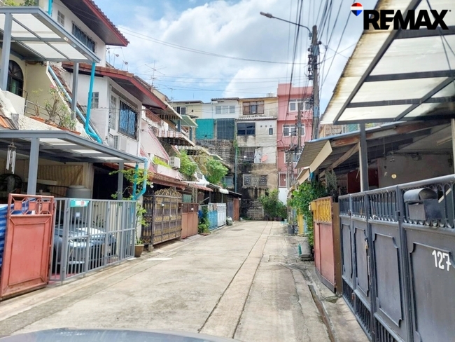 ขายทาวน์เฮาส์ 3 ชั้น ทำเลทอง จรัญสนิทวงศ์ 46 แยก 5 ใกล้ MRT สถานีบางยี่ขัน เพียง 500 เมตร พร้อมอยู่!