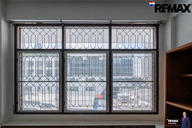 [บ้านสุขุมวิท @ EMDistrict โครต Rare!! แปลงใหญ่ 34 ตร.วา] (สุขุมวิท 31 ) หน้ากว้าง 5.4 เมตร TownHouse เรียกว่าอยู่โซน EMDistrict ได้เลย และเป็นหลังใหญ่ 4 ชั้น ที่จอดรถ 2 คันได้แบบหลวมๆ