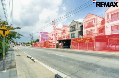 ขายทาวน์โฮม ติดถนนศาลาธรรมสพน์ ทวีวัฒนา-พุทธมณฑลสาย 2 ทำเลดี พร้อมตกแต่งชั้นล่าง