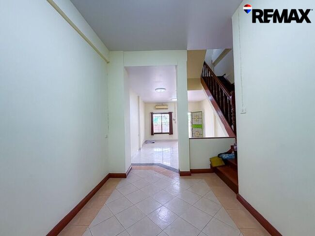 ทาวน์โฮม 3 ชั้น ซอยคู้บอน27 รีโนเวทใหม่ทั้งหลัง พื้นที่ 19 ตร.ว. ไม่ต้องจ่ายค่าส่วนกลาง หลังบ้านวิวเปิดโล่ง ใกล้สถานีรถไฟฟ้าสายสีชมพู (สถานีคู้บอน)