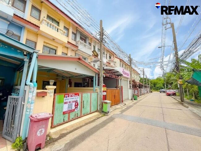 ทาวน์โฮม 3 ชั้น ซอยคู้บอน27 รีโนเวทใหม่ทั้งหลัง พื้นที่ 19 ตร.ว. ไม่ต้องจ่ายค่าส่วนกลาง หลังบ้านวิวเปิดโล่ง ใกล้สถานีรถไฟฟ้าสายสีชมพู (สถานีคู้บอน)
