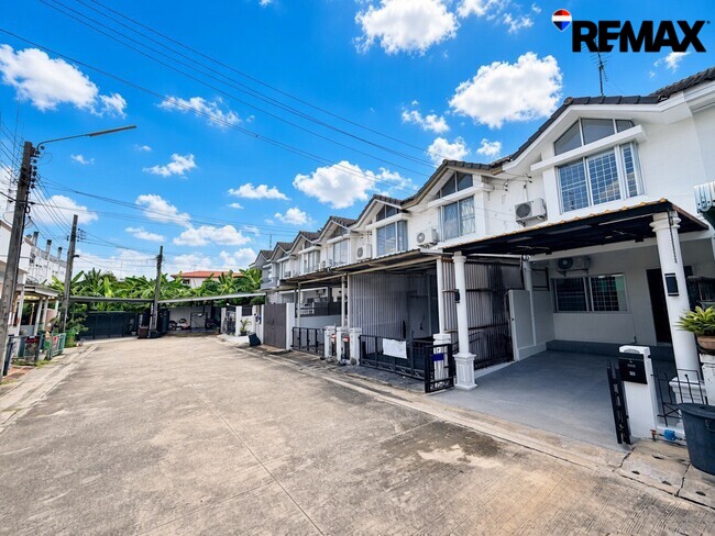 ขายทาวน์โฮม รีโนเวทใหม่ ศุภาลัยวิลล์ รัตนาธิเบศร์ 3 ห้องนอน 2.29 ล้านบาท
