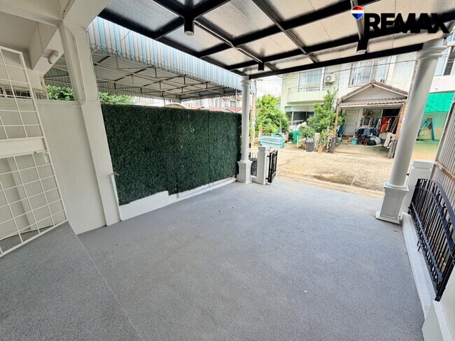 ขายทาวน์โฮม รีโนเวทใหม่ ศุภาลัยวิลล์ รัตนาธิเบศร์ 3 ห้องนอน 2.29 ล้านบาท