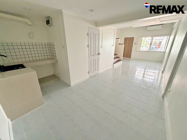 ขายทาวน์โฮม รีโนเวทใหม่ ศุภาลัยวิลล์ รัตนาธิเบศร์ 3 ห้องนอน 2.29 ล้านบาท