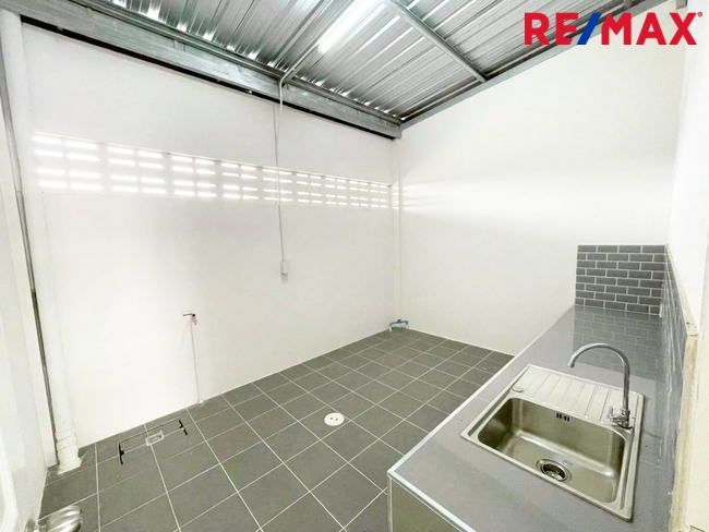 ขายตึกแถว 2 ชั้น เมืองนครปฐม ใกล้สำนักงานประกันสังคม สภาพใหม่