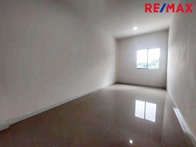 ขายตึกแถว 2 ชั้น เมืองนครปฐม ใกล้สำนักงานประกันสังคม สภาพใหม่