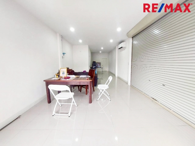 ขายตึกแถว 2 ชั้น เมืองนครปฐม ใกล้สำนักงานประกันสังคม สภาพใหม่