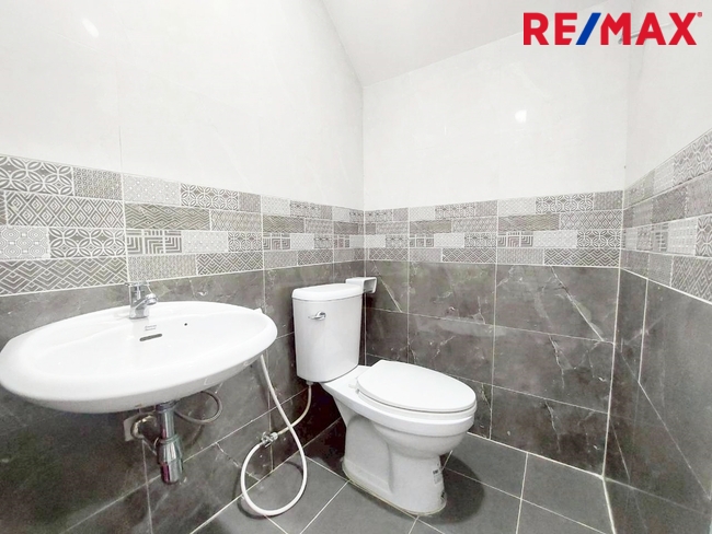 ขายตึกแถว 2 ชั้น เมืองนครปฐม ใกล้สำนักงานประกันสังคม สภาพใหม่