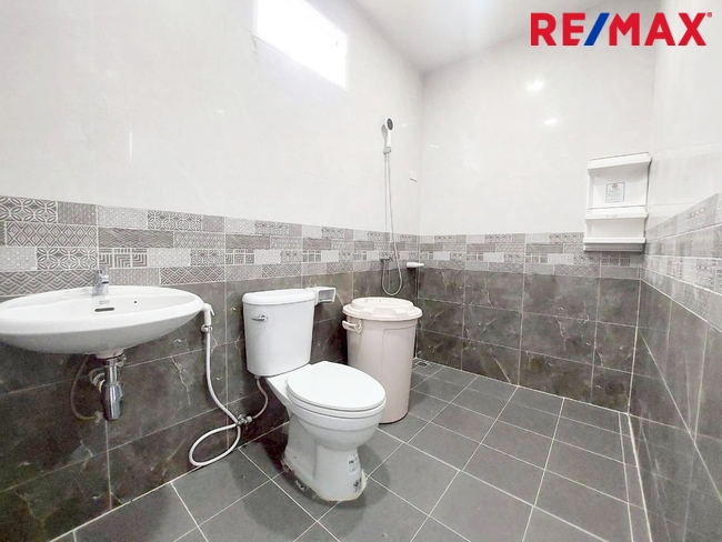 ขายตึกแถว 2 ชั้น เมืองนครปฐม ใกล้สำนักงานประกันสังคม สภาพใหม่