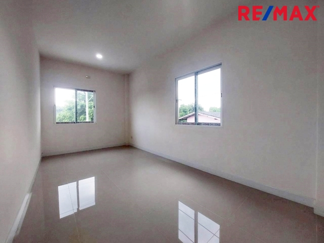 ขายตึกแถว 2 ชั้น เมืองนครปฐม ใกล้สำนักงานประกันสังคม สภาพใหม่