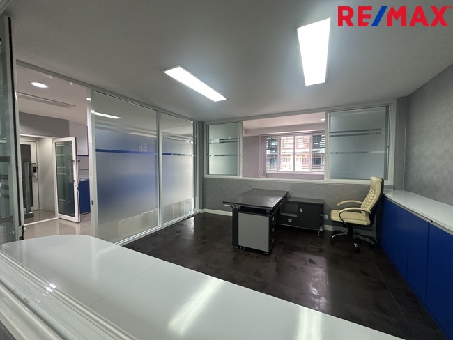 ขายอาคารพาณิชย์ 2 ห้อง ธนบุรีคอมเพล็กซ์ พระราม 2 ซอย 60(ซอยการไฟฟ้าบางขุนเทียน) ต่อเติมพร้อมใช้งาน ถนนซอยกว้าง จอดรถสะดวก ทำเลใกล้ถนนใหญ่ รวมแหล่งธุรกิจหลากหลาย ราคา 12 ล้านบาท