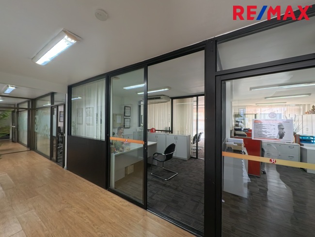 [PREMIUM SALE] ขายอาคารพาณิชย์ 6 คูหา 329 ตร.ว. ติดถนนศรีนครินทร์ / 6-Unit Commercial Building | 329 Sq. Wah | Srinakarin Main Road