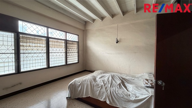 ขายบ้านพระราม3 เป็นตึกแถว3ชั้น ซอยสาธุประดิษฐ์15 แยก6 ใกล้เซ็นทรัล พระราม 3 เพียง 5 นาที