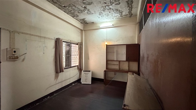 ขายบ้านพระราม3 เป็นตึกแถว3ชั้น ซอยสาธุประดิษฐ์15 แยก6 ใกล้เซ็นทรัล พระราม 3 เพียง 5 นาที