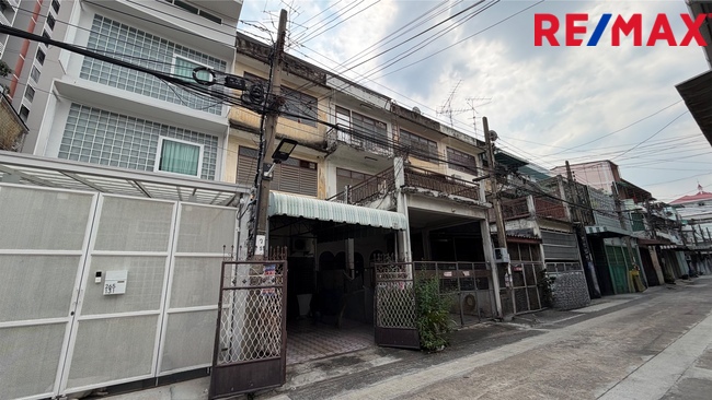 ขายบ้านพระราม3 เป็นตึกแถว3ชั้น ซอยสาธุประดิษฐ์15 แยก6 ใกล้เซ็นทรัล พระราม 3 เพียง 5 นาที