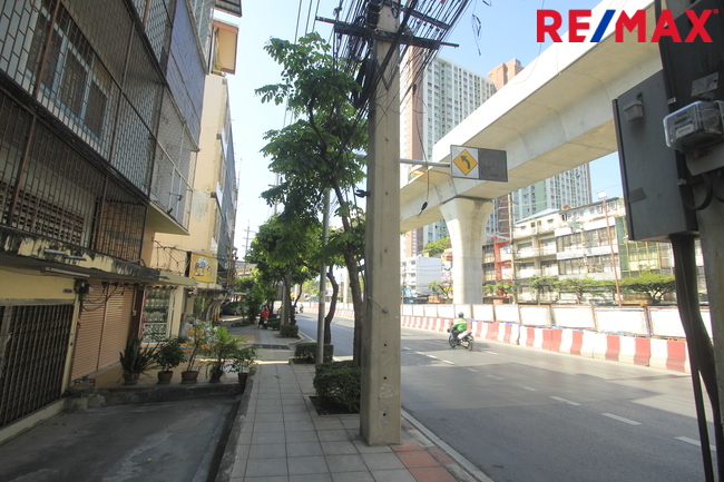 อาคารพาณิชย์สุขสวัสดิ์ บางปะแก้วดาวคะนอง ใกล้ถนนใหญ่เดินเข้าออกได้ รถไฟฟ้าบางปะแก้ว 3ชั้น 16วา รูปที่ดินถุงเงินถุงทอง อยู่อาศัย โกดังเก็บของ